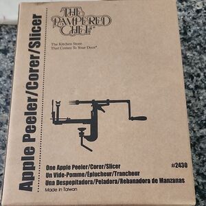 The Pampered Chef Apple Peeler/Corer/Slicer NIB